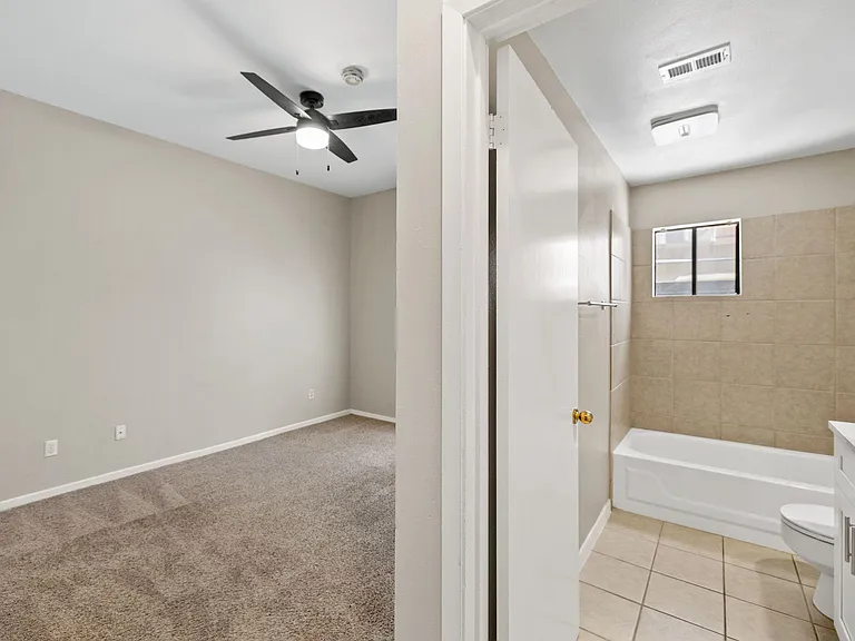 712 Graham Pl #203 — Photo 12