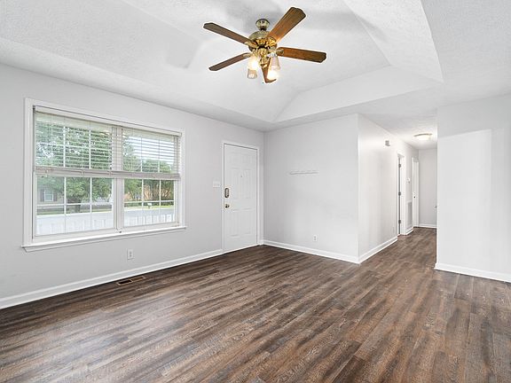 5th image of 105 Sidney Ct