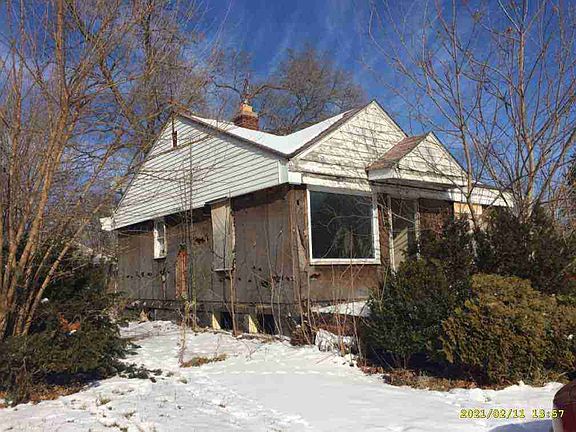 8213 E Robinwood