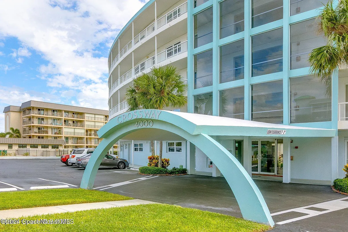 Building Photo - 4000 Ocean Beach Blvd #2K
