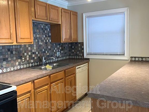5th image of 1516 Brookside Ave