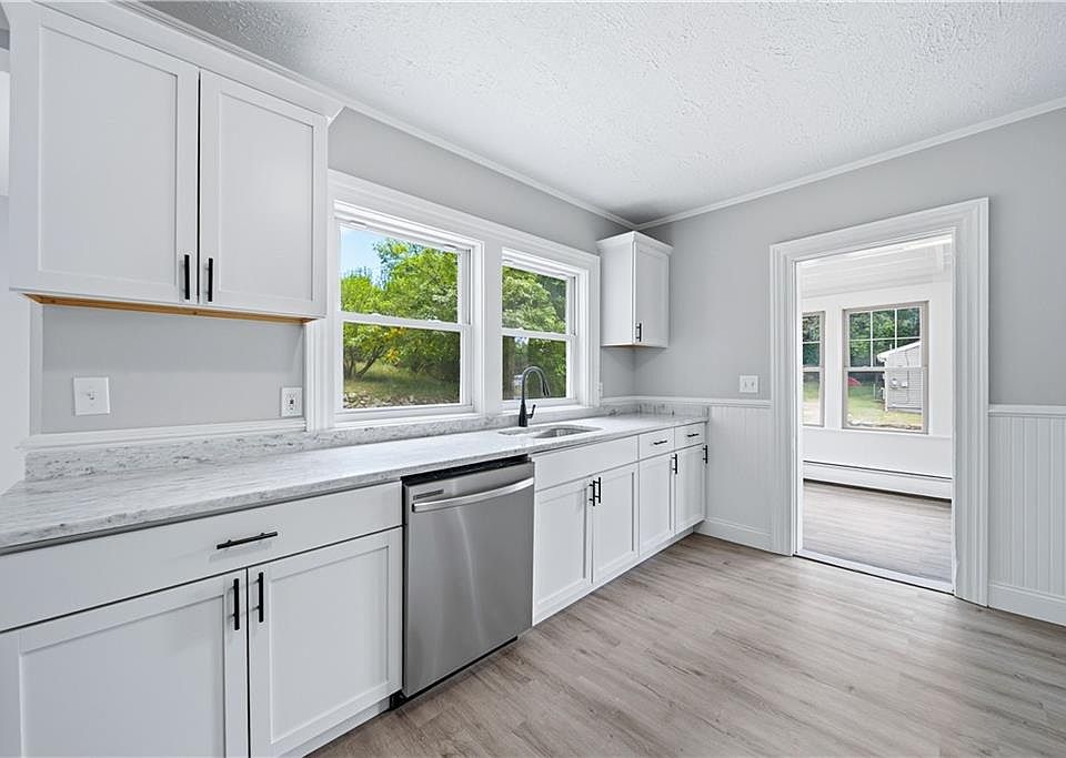 1st image of 430 Cumberland Hill Rd