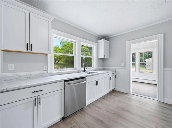 430 Cumberland Hill Rd, Woonsocket, RI 02895