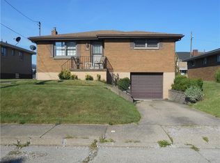 911 School St, Clairton, PA 15025