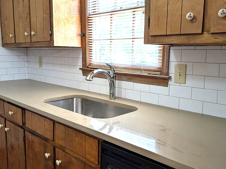585 Wayside Dr — Photo 8