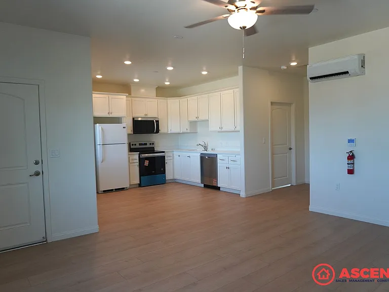 420 20th Ave — Photo 2