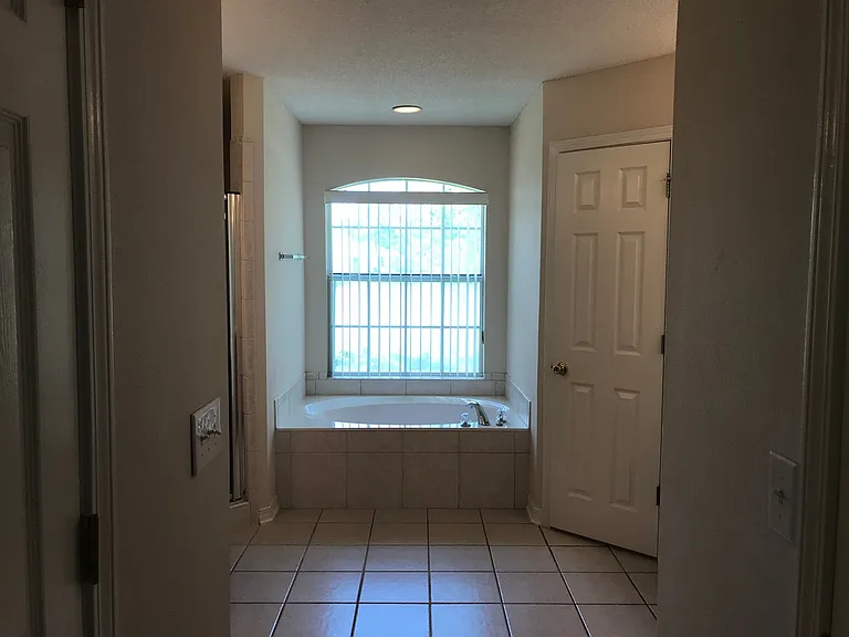 2642 Hidden Creek Dr — Photo 35