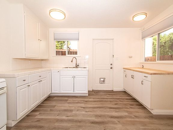 5th image of 2076 Garnet Ave #0