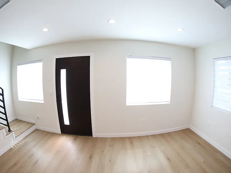 16451 Los Alimos St — Photo 21