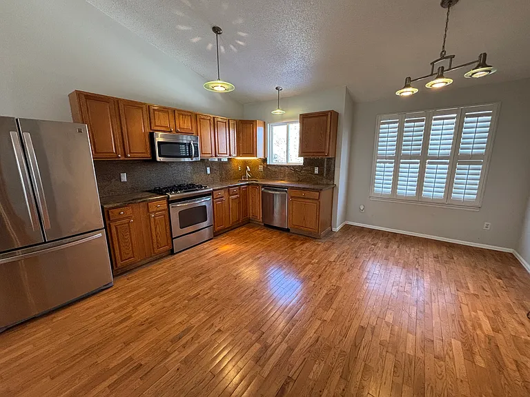 2182 S Ventura St — Photo 6