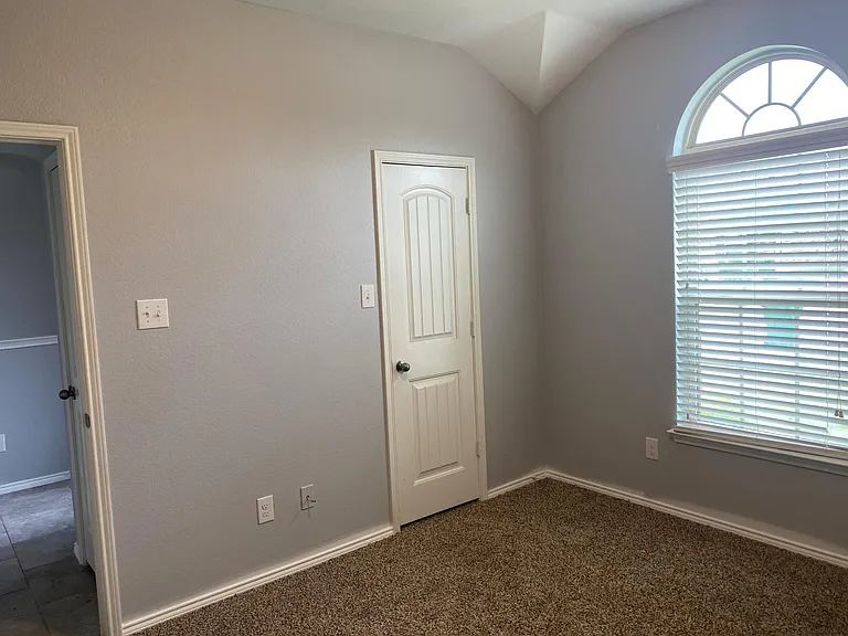 279 Oxford Dr — Photo 12
