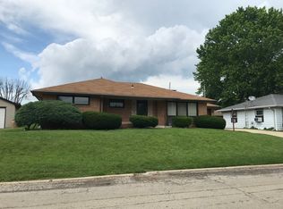 719 16th St, Peru, IL 61354