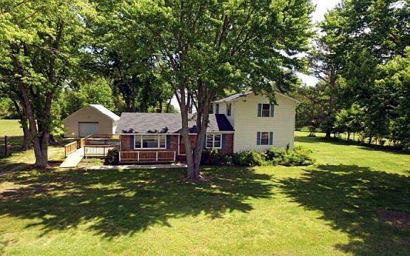 5th image of 395 Pine Point Dr