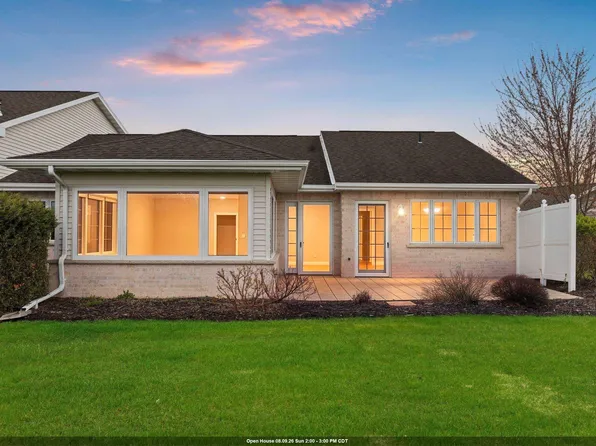 1633 Twin Lakes Cir, Green Bay, WI 54311