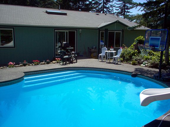 Patio/Pool Area