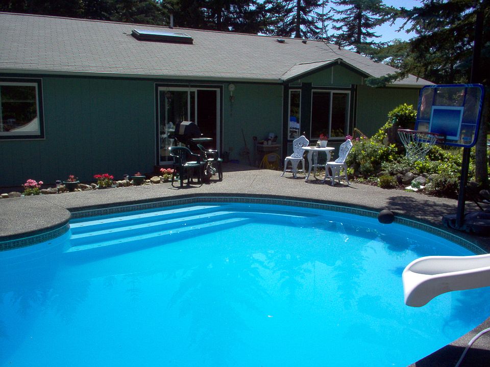 Patio/Pool Area
