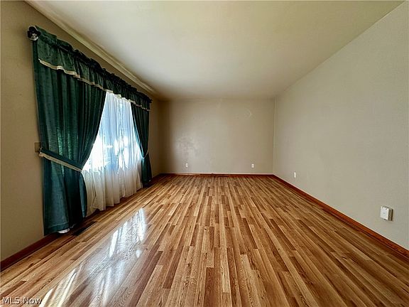 5th image of 609 Triplett St