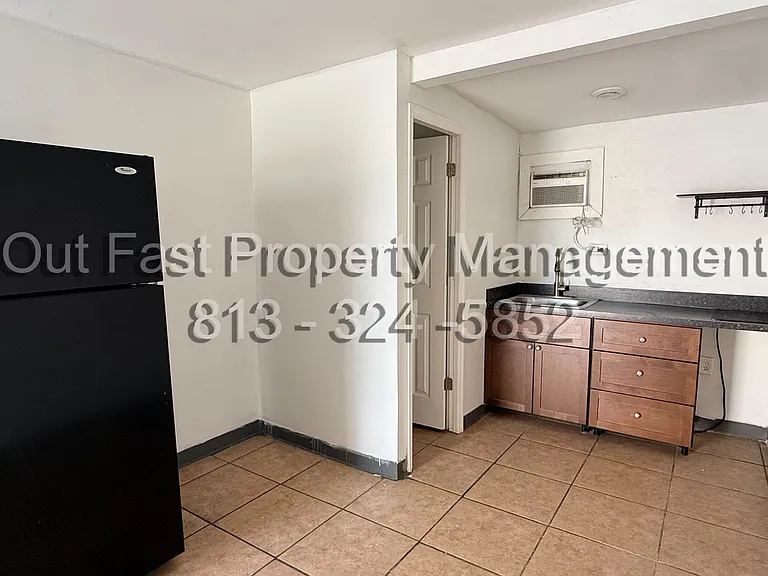 9718 N Nebraska Ave — Photo 5