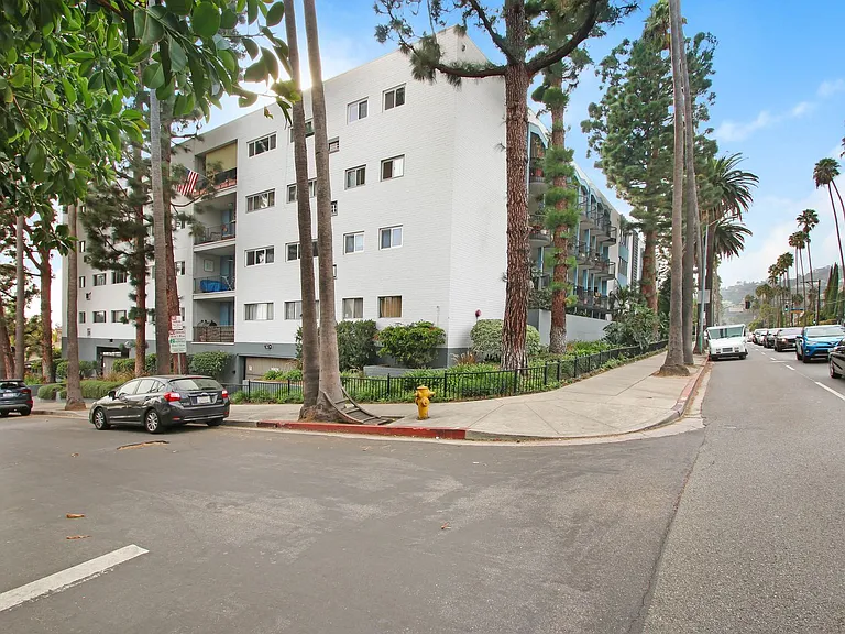 7560 Hollywood Blvd #406 — Photo 19