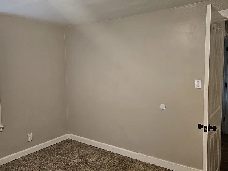 1044 George Washington Hwy N — Photo 7
