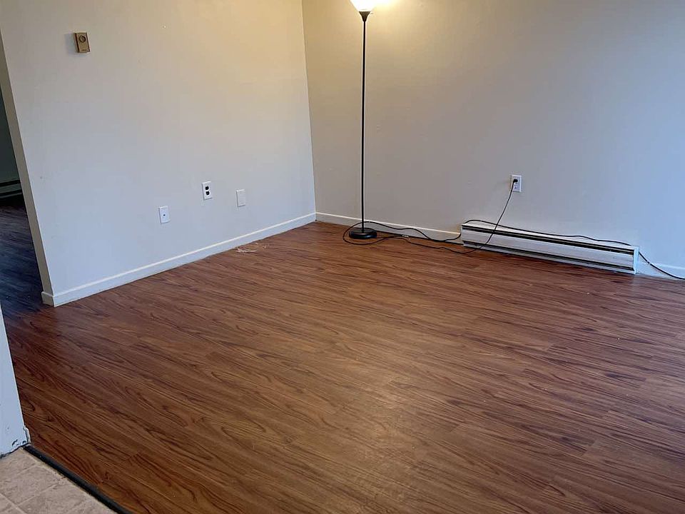 2nd image of 42 W Union Blvd #B