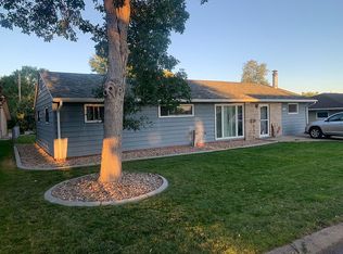 411 Henkens Dr, Chadron, NE 69337