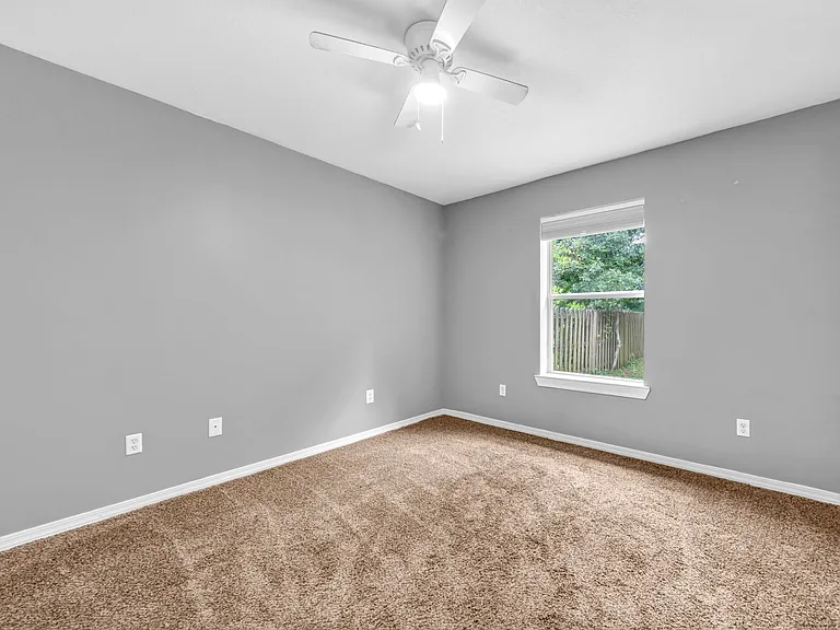 110 Methodist Ave SE #D — Photo 16
