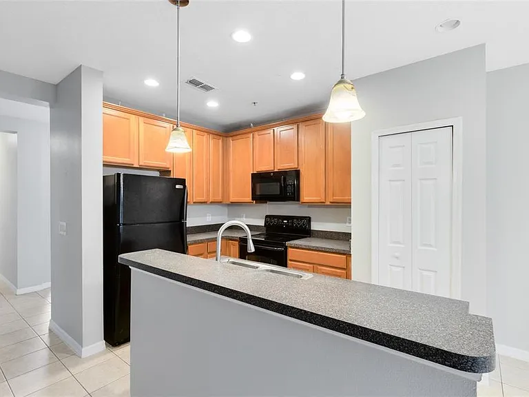 2064 Cypress Bay Blvd — Photo 2