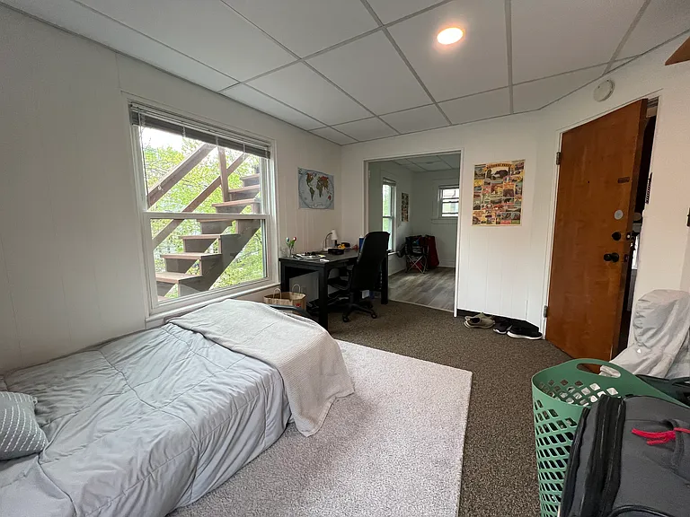 710 E Ann St #5 — Photo 2