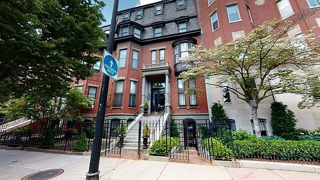290 Beacon St #3