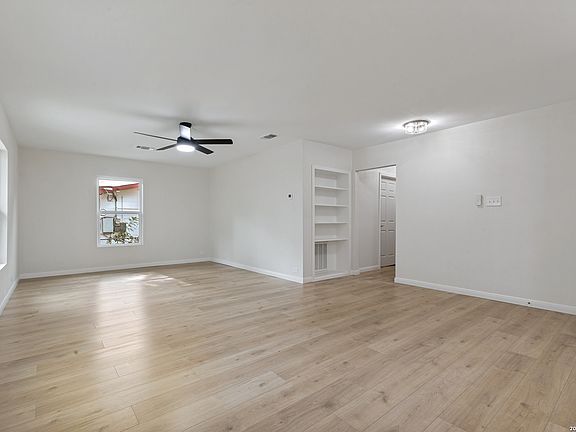 4th image of 611 BASSWOOD DR