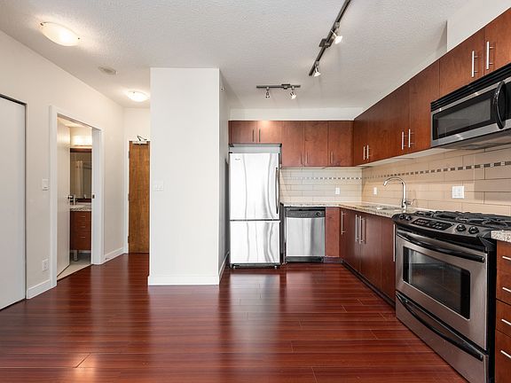 5th image of 8280 Lansdowne Rd #1007