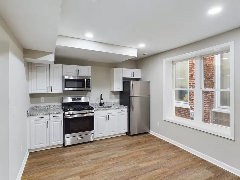 216 W Burke St #3