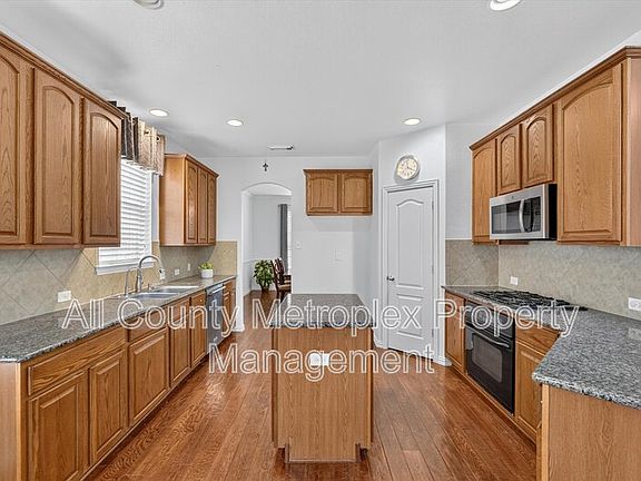 5th image of 822 Shadybrook Dr #4