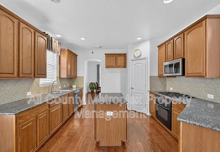 822 Shadybrook Dr #4 — Photo 5