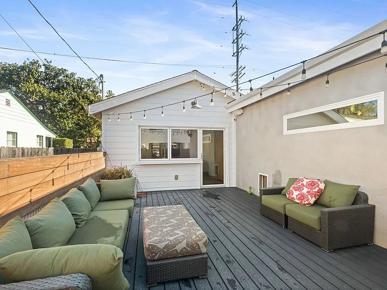 2813 Military Ave — Photo 42