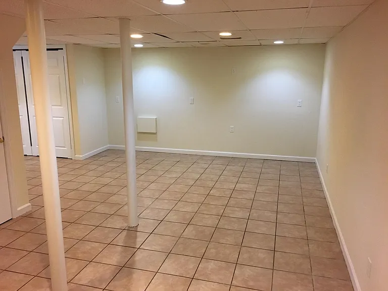 211 Hunyadi Ave — Photo 18