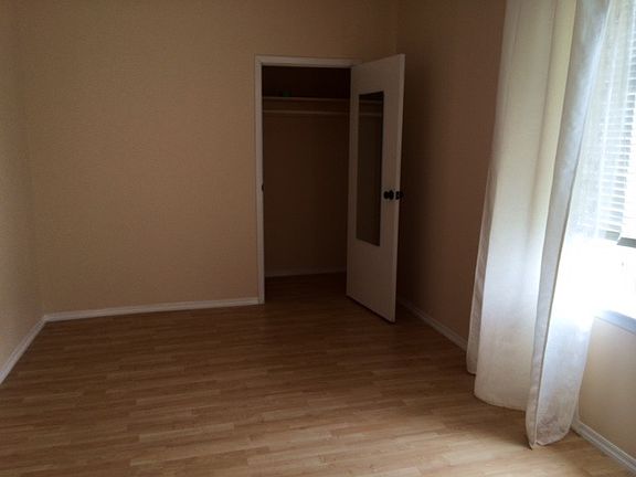 4th image of 100 Bay 28th St #2
