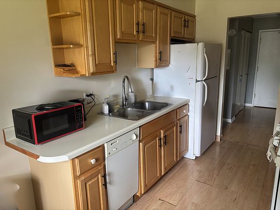 4th image of 1311 S Finley Rd APT 103