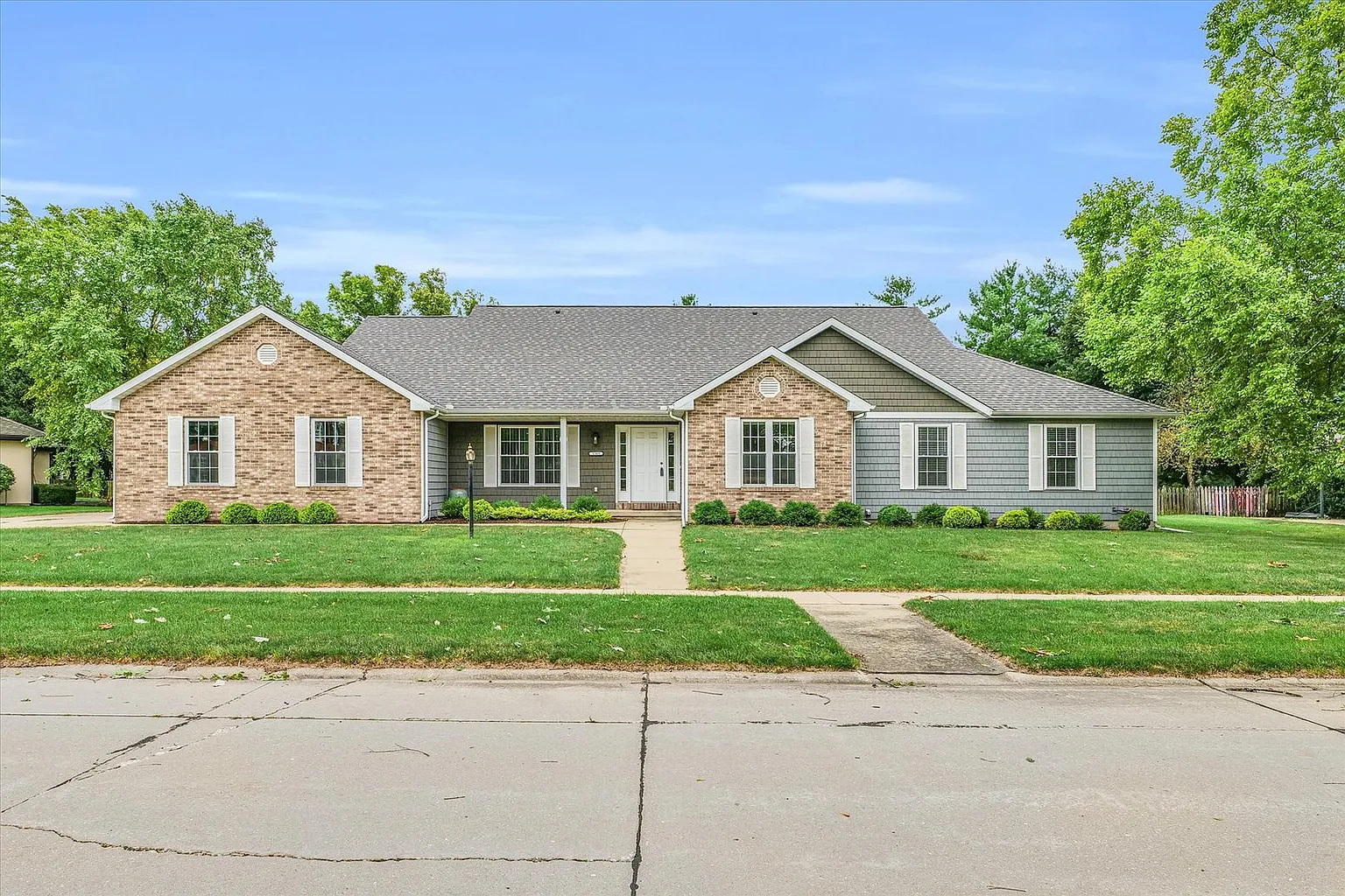 1209 Sussex Ct photo 1