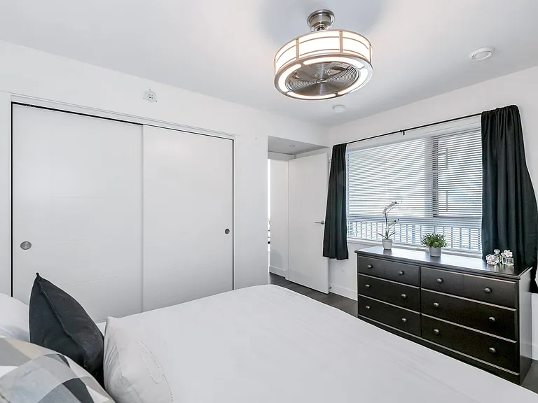 2525 Clarke St #502 — Photo 16