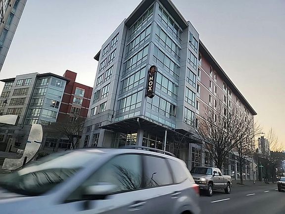 3rd image of 1926 W Burnside St Unit 715