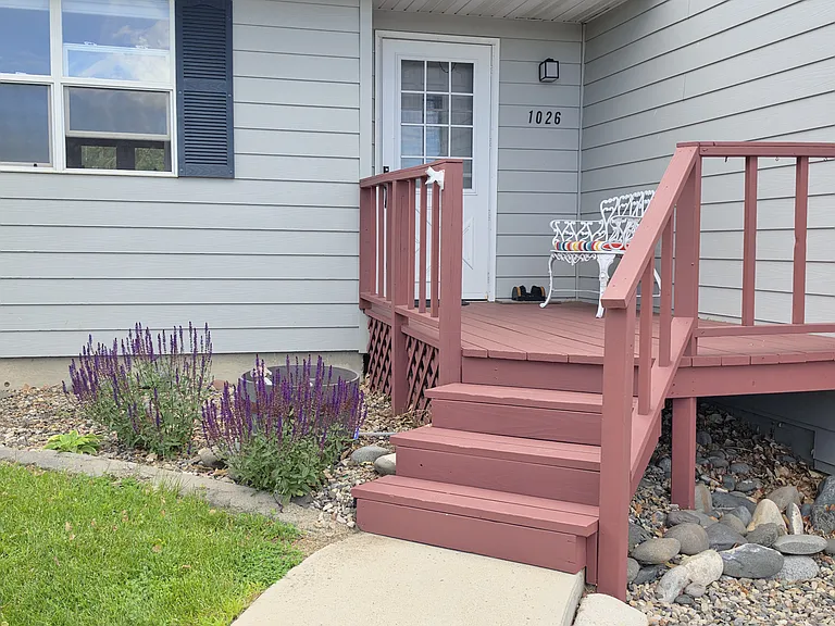 1026 River View Dr — Photo 2