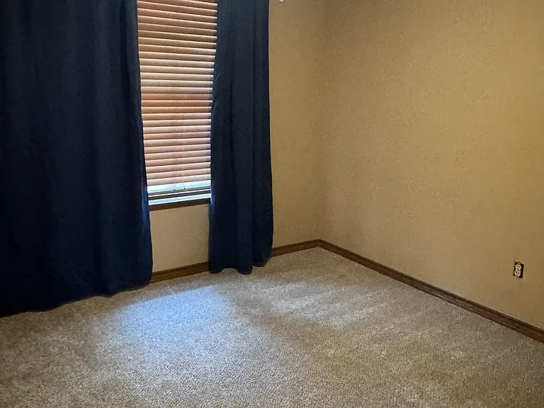 301 S Walnut St — Photo 16