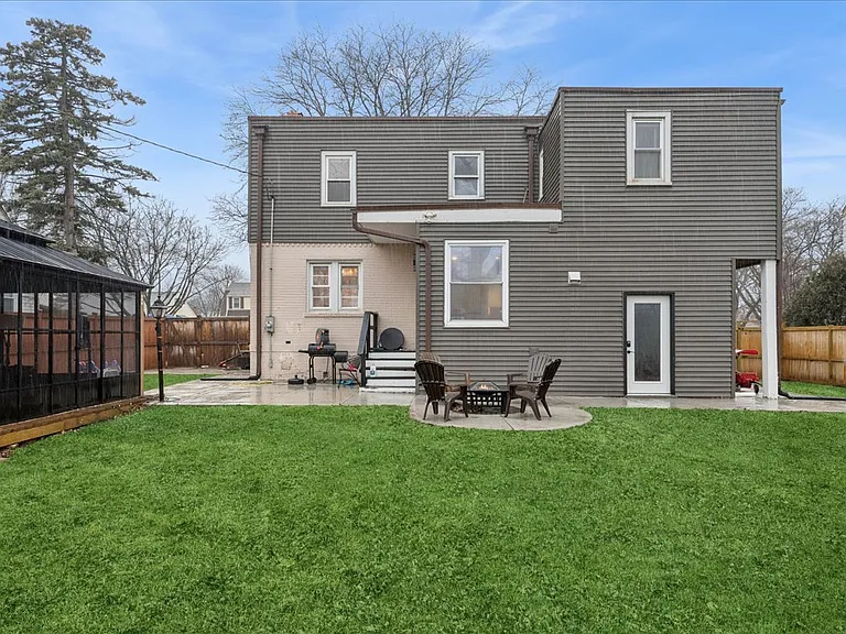 289 Oxford Rd — Photo 17