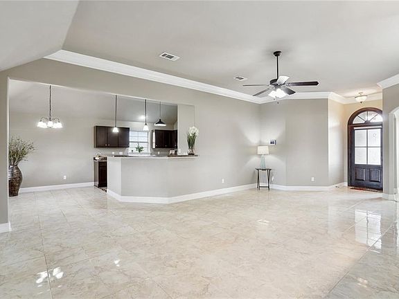 5th image of 125 Tuscany Dr