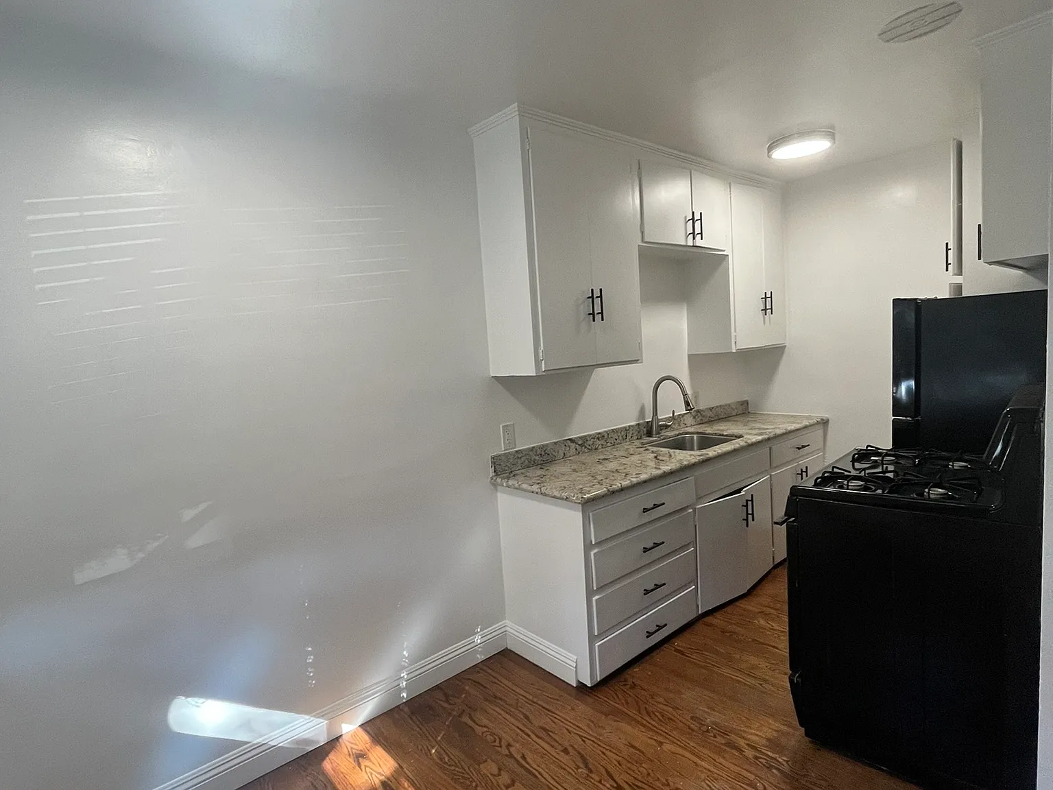 1 bed, 650 sqft, $2,045 — Photo 2