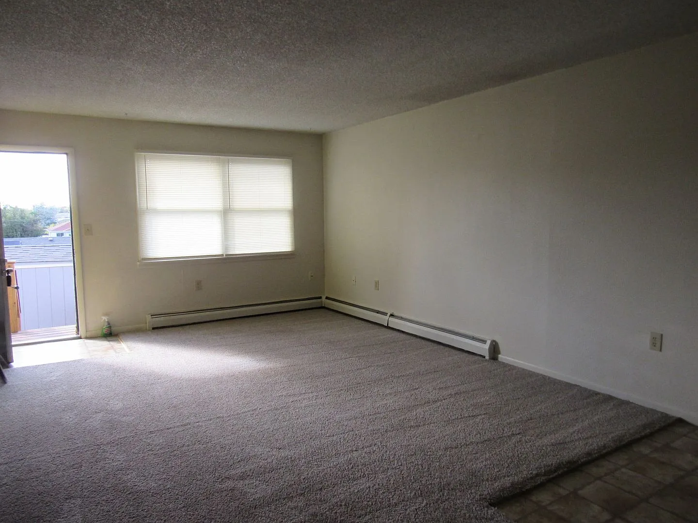 Affordable Eastside 2 Bed Apt. — Photo 3