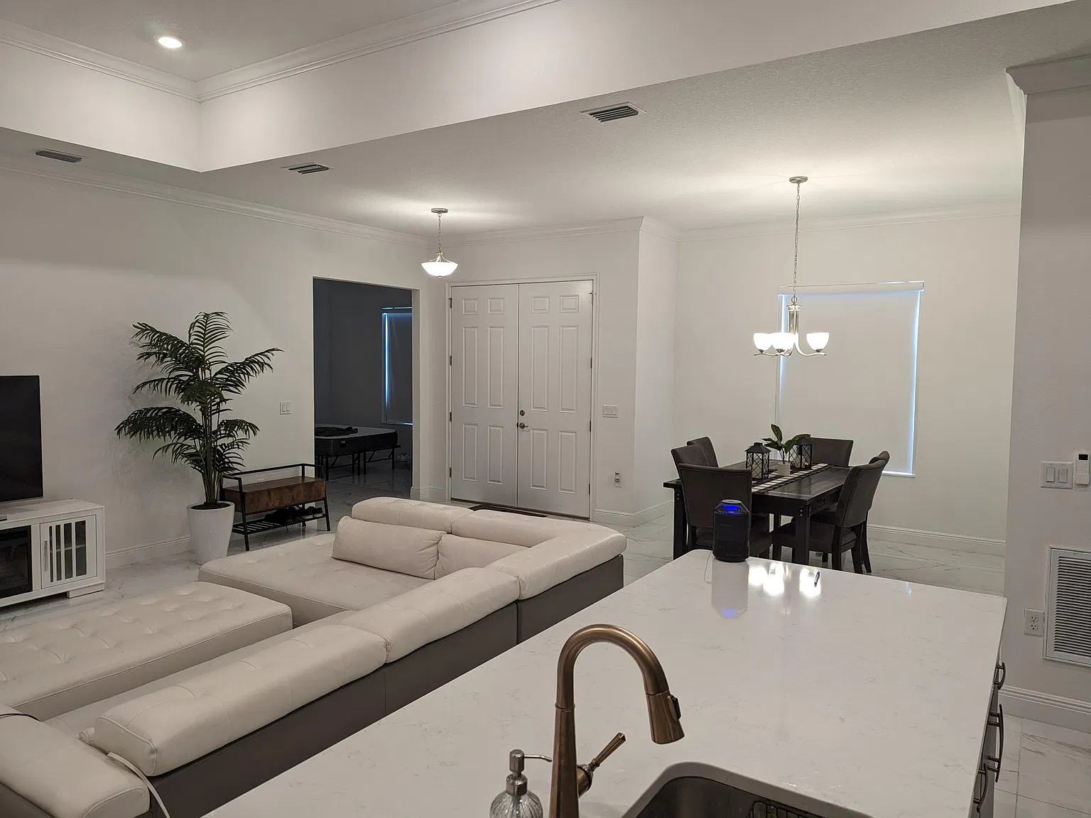 11373 Paramount Ave — Photo 2