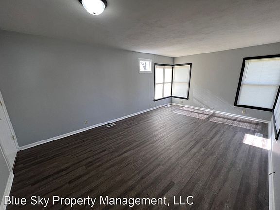 3rd image of 301 W Waid Ave